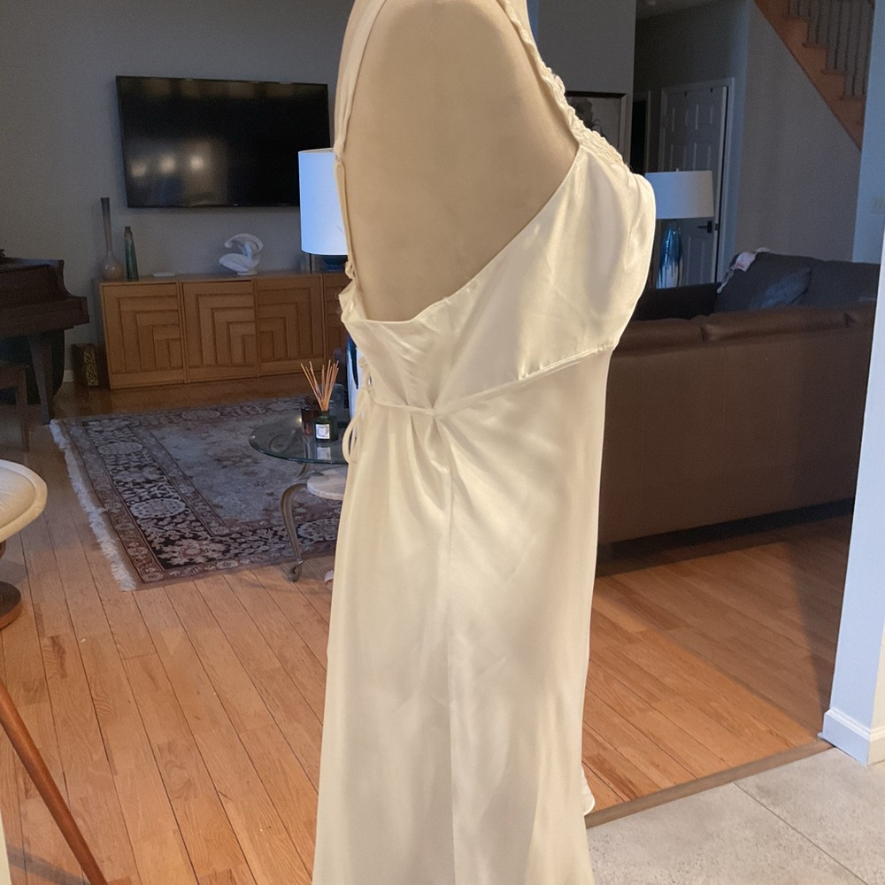 Linea Donatella White Satin Chemise + Robe - Picture 10 of 16